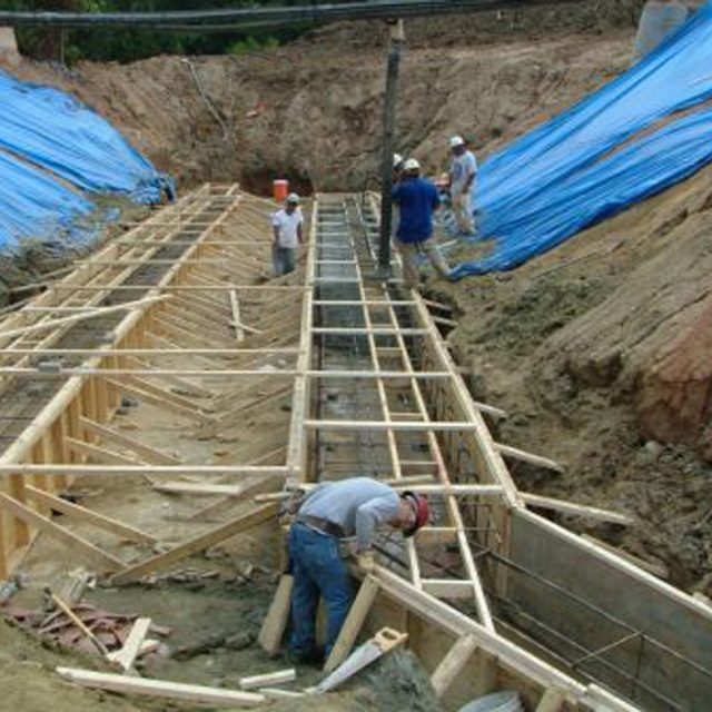 HALL Contracting employees working on building a tunnel in Concord, NC