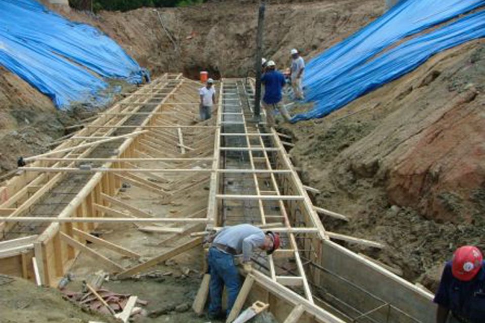 HALL Contracting employees working on building a tunnel in Concord, NC
